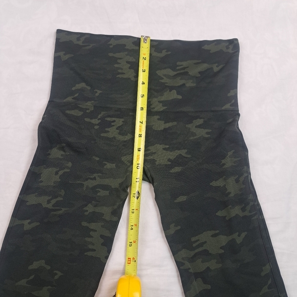 Spanx Look at Me Now Seamless Leggings FL3515 Green Camo Size XL - Picture 5 of 10